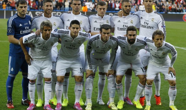 AYX SPORTS：湖人主场紧急撤换NBA杯专用地板 滑倒频发促回归标准场地