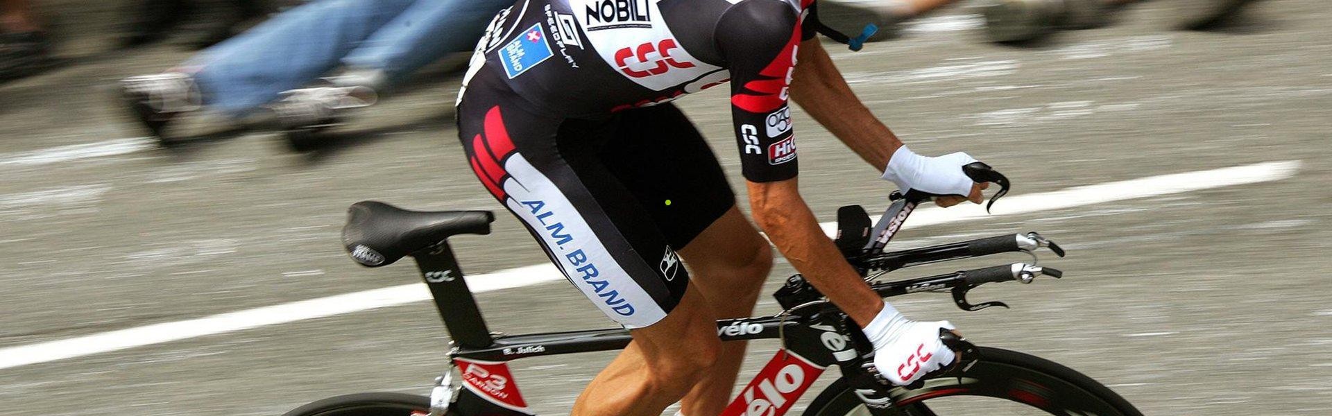 AYX SPORTS_中国足球三级联赛名单揭晓，青岛贵州退出 北理工新疆递补中甲引关注