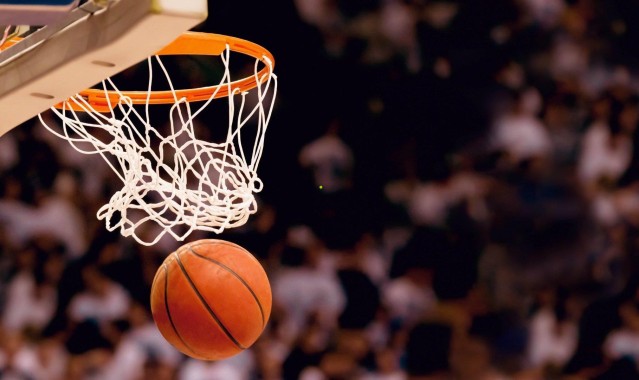 【爱游戏下载爱游戏】勇士伤病潮汹涌来袭，库里脚踝扭伤再陷休战，追梦库明加齐缺阵热火关键对决