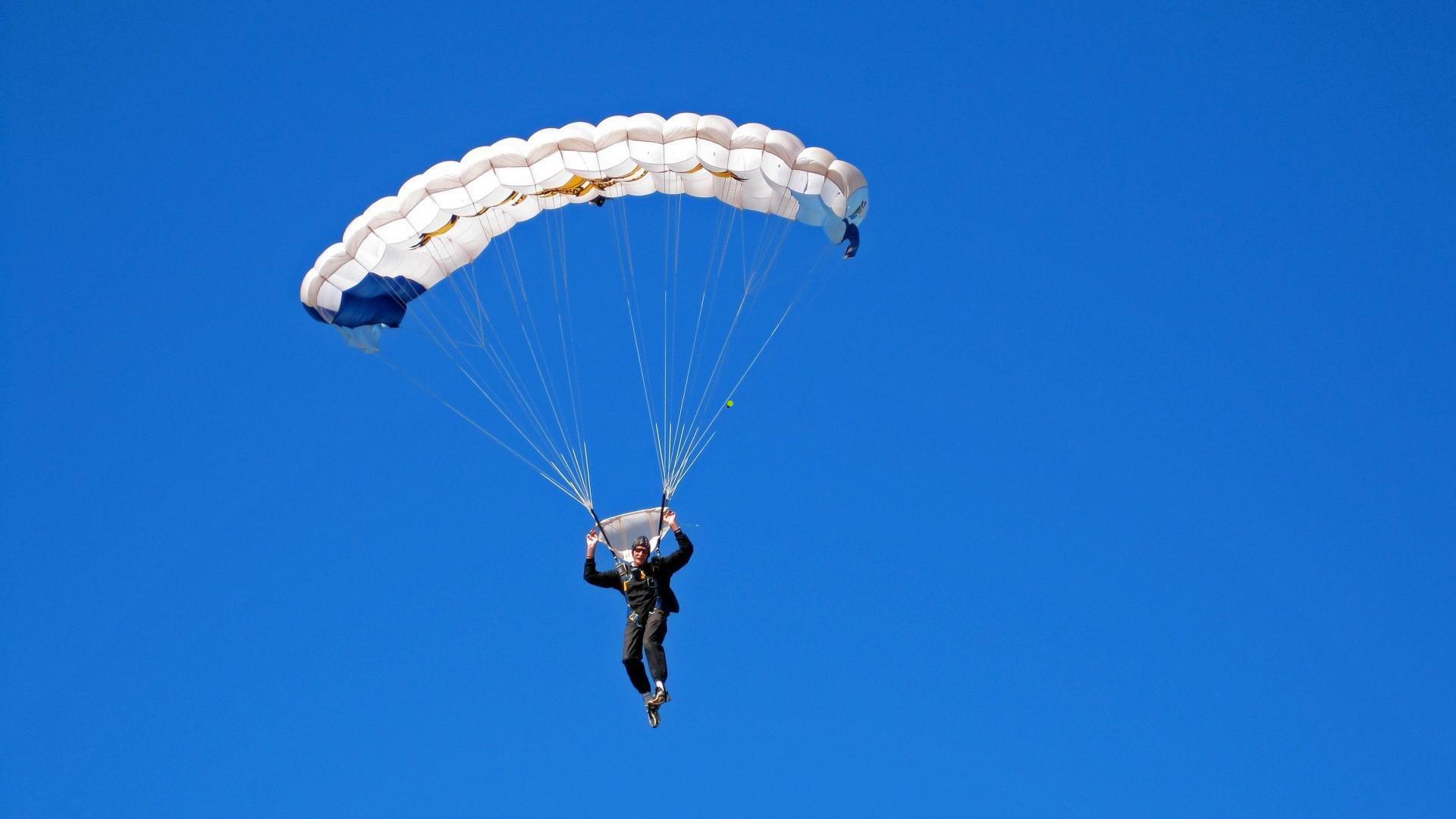 队报曝法国队世纪布局，中场天才卡马文加或被迫转型左后卫，德尚的战术革命还是人才浪费？