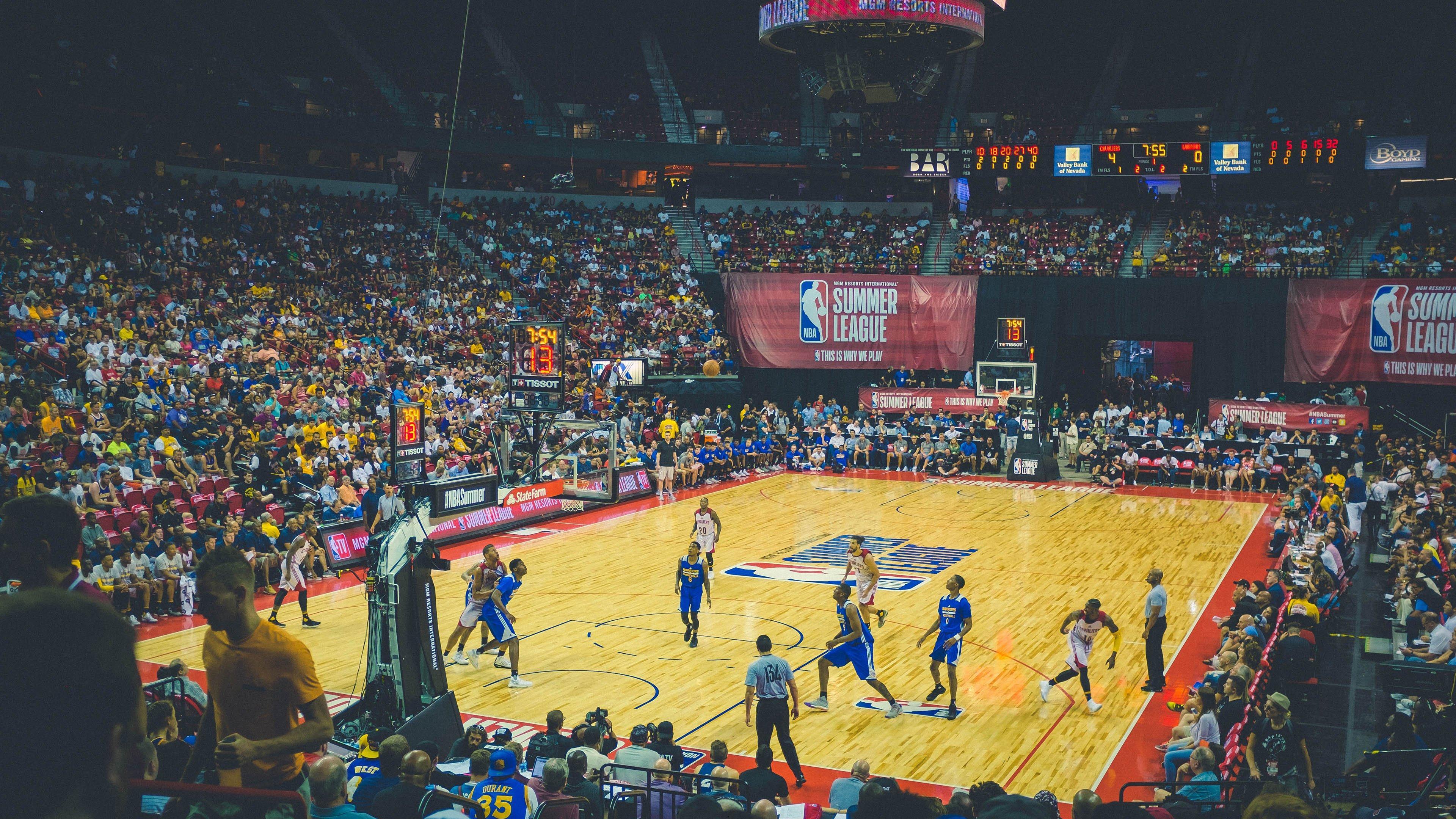 勇士再陷冤大头漩涡！1165万先生场均仅5+4，理想拼图竟成养老温床